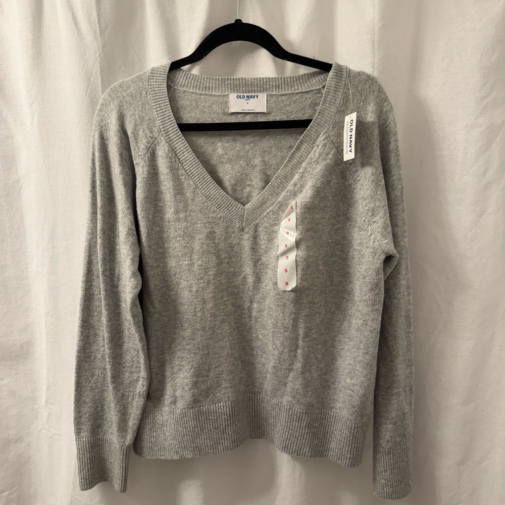 NWT Old Navy Light Gray V-Neck Sweater